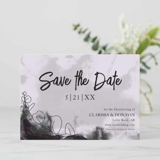 Lavendel & Zwart Gotisch Bloemen Save The Date Kaa (Staand voorkant)