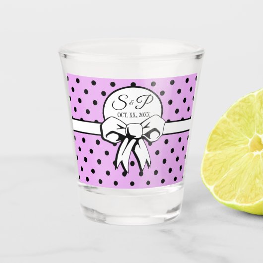 Lavendel Zwarte Polka Dots Boog Gepersonaliseerde  Shot Glas (Voorkant)