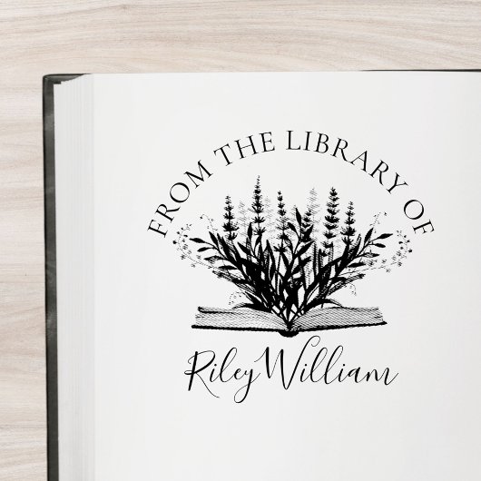 Lavendelbloem groeit uit boek ex-libris rubberstempel