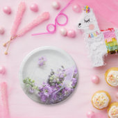 Lavendelkleurige bloemen op oude muziek papieren bordje (Feest)