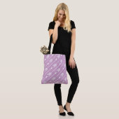 lavender Arrows Patroon Tote Bag (Op model)