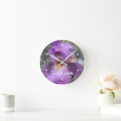 Lavender Bearded Iris Flower Personalized Ronde Klok (Huis)
