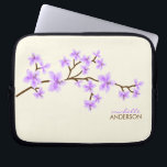 Lavender Cherry Blossingboom Laptop Sleeve<br><div class="desc">De persoonlijke laptophoes bevat een prachtige vectorafbeelding van een kersbloesems of sakura-boom. Pas aan met jouw naam,  monogram,  initialen of tekst van uw keuze. 
 Mujka</div>