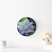 Lavender Clematis-bloem in de trallis   Ronde Klok (Huis)