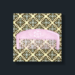 Lavender Comb over Chocolate Background Canvas Afdruk<br><div class="desc">Een mooie lavenderkomkommer zit op een chocolade achtergrond in deze afdruk van Megan Meagher. Florale design komen van achter de kam,  die er ook een mooie bloem op heeft. Een groot cadeau voor fashionisten of liefhebbers van paars!</div>