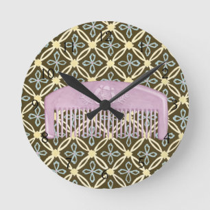 Lavender Comb over Chocolate Background Ronde Klok