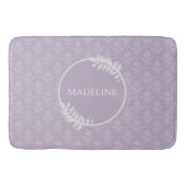 Lavender Elegant Damask gepersonaliseerd Badmat (Voorkant)