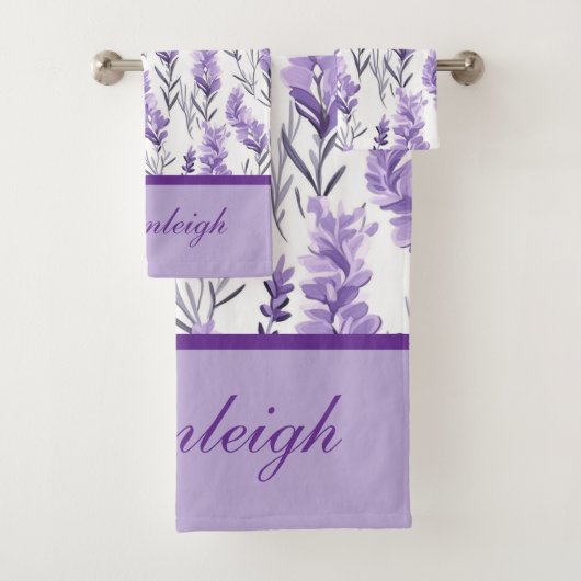 Lavender Meadows Monogrammed Bad Handdoek (Insitu)