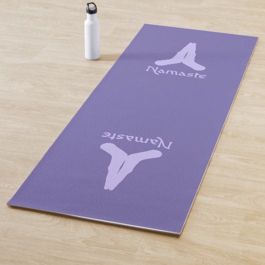 Lavender over Paarse Namaste Mudra Hands Yoga Mat (In situ)