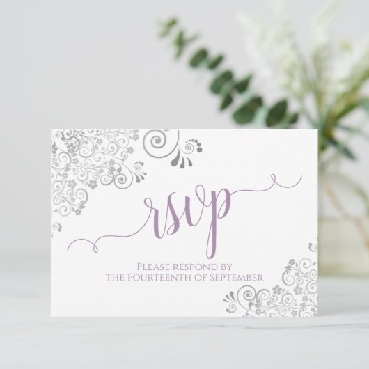 Lavender over White Elegant Calligraphy Wedding RSVP Kaartje (Staand voorkant)