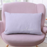 Lavender Paars Girly Script Monogram Name Modern Kussen<br><div class="desc">Het Paarse Monogram van de Lavender voegt uw eigen naam Lumbar Pillow toe. Dit maakt de perfecte liefhebbende 16 verjaardag,  bruiloft,  vrijgezellenfeest,  verjaardagsdag,  baby shower of vrijgezellenfeest voor iemand die van luxe glam en stijl houdt.</div>
