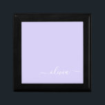 Lavender Paars Modern Script Girly Monogram Naam Cadeaudoosje<br><div class="desc">Lavender Paars Eenvoudig script Monogram Naam Juwelry Keepomwille Box. Dit maakt het perfecte afstuderen,  de verjaardag,  de bruiloft,  het vrijgezellenfeest,  de verjaardag,  het baby shower of het bachelorette feest cadeau voor iemand die van glam luxe en chic stijlen houdt.</div>