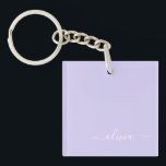 Lavender Paars Modern Script Girly Monogram Naam Sleutelhanger<br><div class="desc">Lavender Paarse Simple Script Monogram Name Sleutelhanger. Dit maakt de perfecte liefhebbende 16 verjaardag,  bruiloft,  vrijgezellenfeest,  verjaardagsdag,  baby shower of vrijgezellenfeest voor iemand die van luxe glam en stijl houdt.</div>
