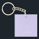 Lavender Paars Modern Script Girly Monogram Naam Sleutelhanger<br><div class="desc">Lavender Paarse Simple Script Monogram Name Sleutelhanger. Dit maakt de perfecte liefhebbende 16 verjaardag,  bruiloft,  vrijgezellenfeest,  verjaardagsdag,  baby shower of vrijgezellenfeest voor iemand die van luxe glam en stijl houdt.</div>