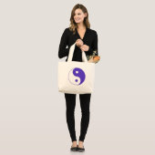 Lavender Paars Yin-Yang Grote Tote Bag (Voorkant (model))