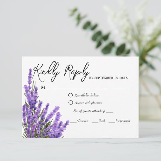Lavender Paarse Florals Wedding RSVP Kaart (Staand voorkant)