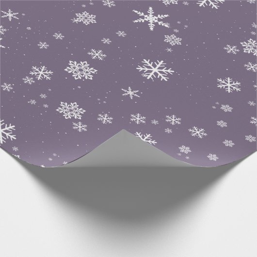 Lavender Paarse Snowflake Winter Feestdagen Cadeaupapier (Hoek)