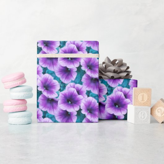 Lavender Petunia Flowers Cadeaupapier (Baby Shower)