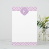 Lavender Quatrefoil Custom Monogram Briefpapier (Staand voorkant)
