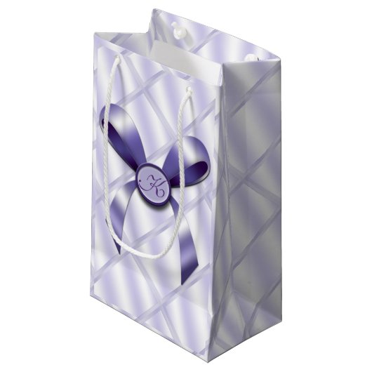 Lavender Reflection met Bow Monogram Small Klein Cadeauzakje (Voorkant Gekanteld)