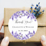 Lavender violet wedding thank you ronde sticker<br><div class="desc">Een stijlvolle witte achtergrond versierd met watergekleurde lavendelbloemen. Personaliseer en voeg uw namen en trouwdatum toe. Met de tekst: Dank u!</div>