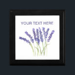 Lavenderbloemen waterverf kruiden paars chic cadeaudoosje<br><div class="desc">Lavender bloemen houten doos. Kruiden. Tuin. Keukendécor. Paars bloemen. Lavender décor. Lavenderschilderij. Oorspronkelijk schilderij van de kunstenaar Monika Howarth. Je kunt het personaliseren met jouw naam.</div>