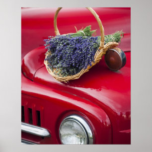 Lavenderbundels rusten op oude boerderijen bestelw poster