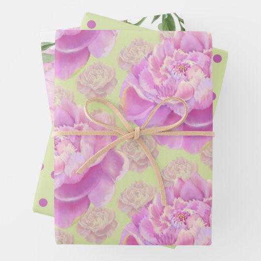 Lavish Peony over bleek groen Inpakpapier Vel (In situ)