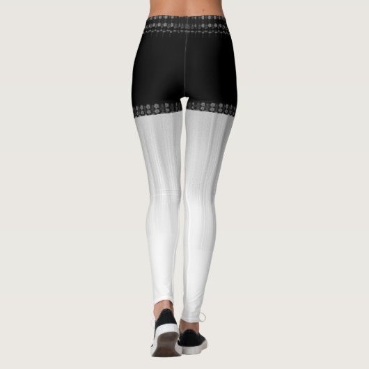 LavishlyOn Denim & Lace Shorts Black & White Leggings (Achterkant)
