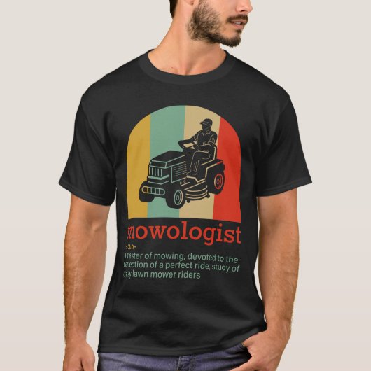 LAWN MOWology Mowologist definition a master mowin T-shirt (Voorkant)