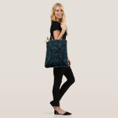 Layering Fishes Pattern 01.blue.b D zwart BG Tote Bag (Op model)