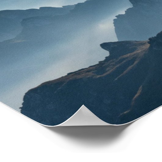 Layers of Serenity: Foggy Mountains bij zonsopgang Poster (Hoek)