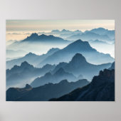 Layers of Serenity: Foggy Mountains bij zonsopgang Poster (Voorkant)