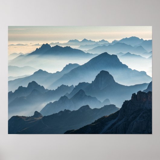 Layers of Serenity: Foggy Mountains bij zonsopgang Poster (Voorkant)