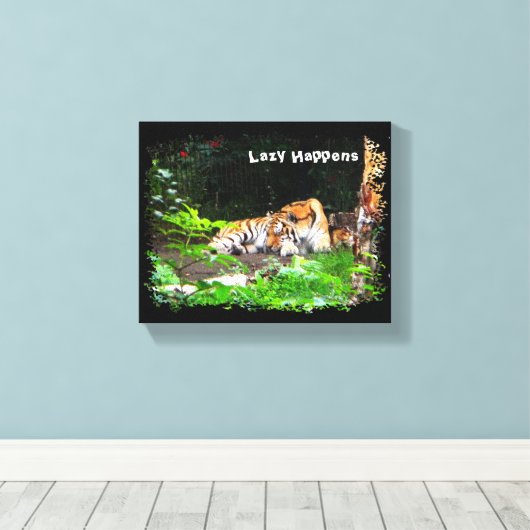 Lazy gebeurt in Siberian Tiger Canvas Afdruk (Insitu (Houten vloer))