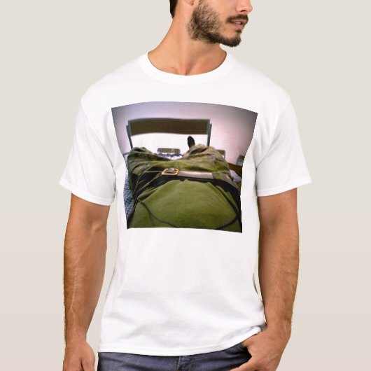 Lazy in het shirt van het leger (Voorkant)
