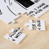 Lazy Man kijkt naar paardenraces op televisie Legpuzzel (Zijkant)