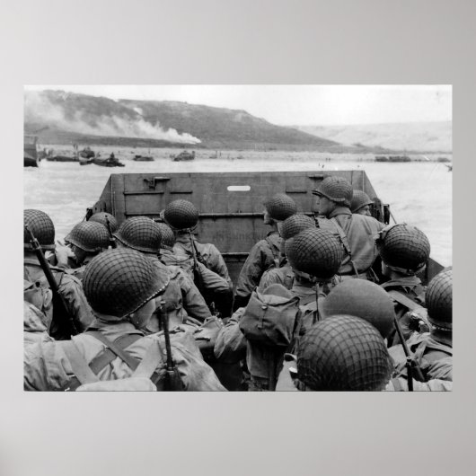 LCVP-landingsboot nadert omaha-strand Poster (Voorkant)
