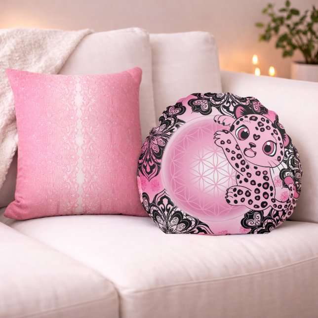 Léa Spirit Luipaard – Kleur van Hart Rond Kussen (Creator heeft geüpload)