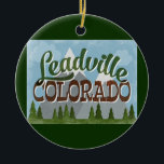 Leadville Colorado Fun Retro Snowy Mountains Keramisch Ornament<br><div class="desc">Leadville Colorado neo vintage-reisontwerp in een leuke retro-cartoon stijl met sneeuwbeklimde bergen,  bos en bomen eronder,  blauwe hemel en coole retroscripttekst.</div>