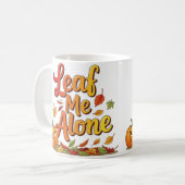 Leaf Me Alone beroemd gemaakt door Funny Autumn Co Koffiemok (Voorkant links)