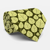 Leaf Pattern 02 - Chalk Yellow on Dark Olive Stropdas (Opgerold)