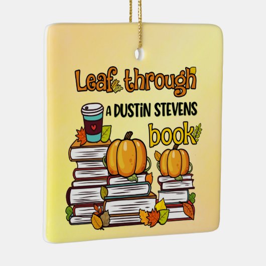 Leaf through a Dustin Stevens Book Keramisch Ornament (Rechts)