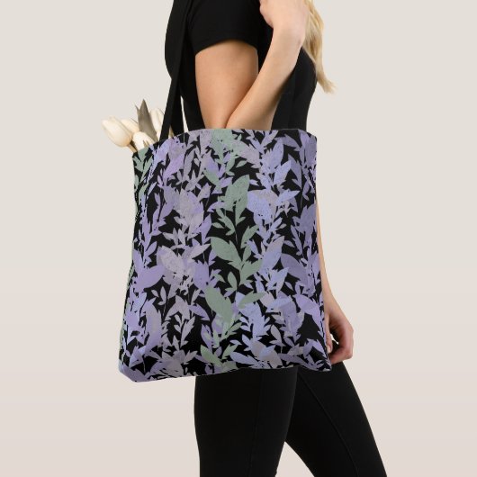Leafy Creeping Vine Drawing Pattern With Pastels Tote Bag (Dichtbij)