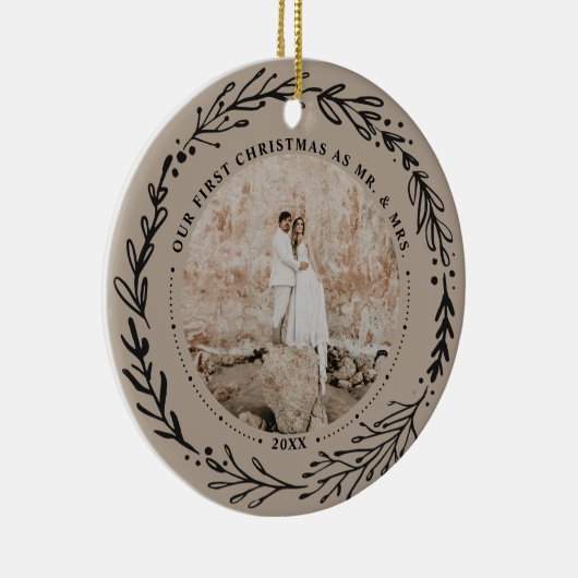 Leafy Wreath Mr. & Mrs First Married Kerstmis Keramisch Ornament (Rechts)