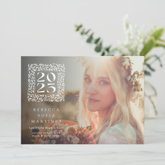 Leafy Year Photo Afstuderen Aankondiging (Staand voorkant)