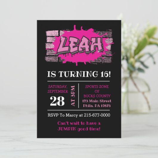 Leah Graffiti Name Brick Wall Birthday Partij Kaart (Staand voorkant)