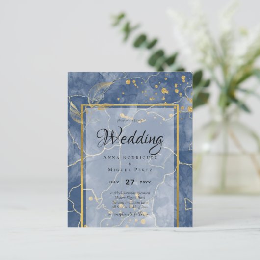 LeahG INK Navy Blauw Gouden Trouwring (Staand voorkant)