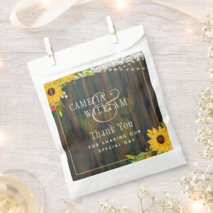 LeahG Rustieke Zonnebloemen Kant Lichtjes Houten B Bedankzakje