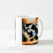 Leaping Black and White Cat Koffiemok (Voorkant rechts)